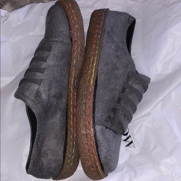 Shoes - Picture 2 of 3